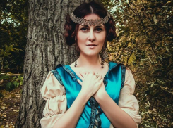 Волжанин, поразивший всех фотосессией на тему русских сказок, создал новую серию, посвященную Средневековью