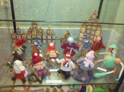 Рождественские куколки порадовали глаза волжан