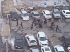 Били толпой и стреляли из травмата: в Волжском произошла цыганская потасовка