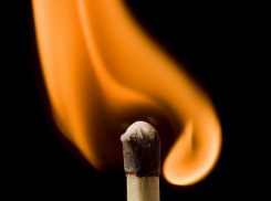 Ночью в Волжском в пятиэтажке сгорела кладовка