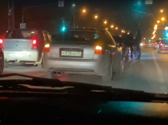 Авария у «Оби» в Волжском попала на видео