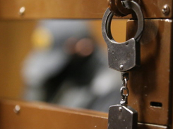 24-летний житель Волжского нанёс ножевые удары своему 40-летнему знакомому 