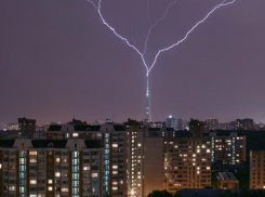 Ливневый дождь, град и штормовой ветер ожидают волжан ночью и утром