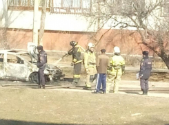 Подробности о взорванной машине в Волжском рассказали в экстренных службах