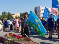 За ВДВ: волжане почтили память погибших десантников