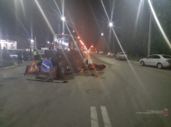 В Волжском мотоцикл врезался в трактор: водитель и пассажирка госпитализированы