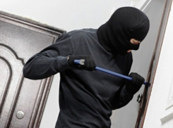 Квартиру пожилой волжанки ограбили, пока та была на даче