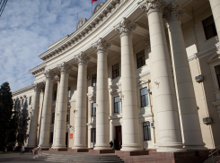 В Волгограде три депутата написали заявления на увольнение 