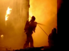 Все зимние запасы сена сгорели у сельчан под Волжским из-за неосторожности