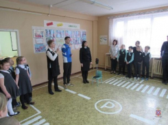 Волжские «гаишники» провели урок в коррекционной школе