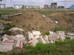 Никто не знает, откуда в Волжском появились горы медицинского мусора