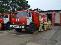 В Среднеахтубинском районе сгорел частный гараж