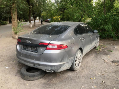 Более 69 жалоб и 10 эвакуаций: Волжский очищает дворы от «авто-призраков»