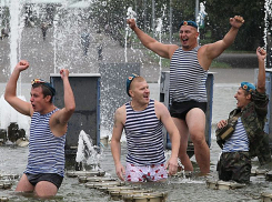 Десантникам запретили купаться в фонтанах Волжского на День ВДВ 