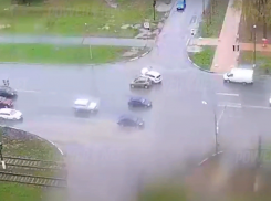 «Загадочный перекресток»: авария на пересечении Александрова и Пушкина попала на видео