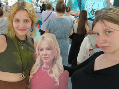 Екатерина Мизулина подтвердила, что посещала Волжский парк в образе картонной фигуры