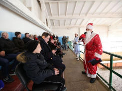 Полицейские показали новогоднее шоу для волжских школьников