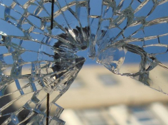 В Волжском хулиган забросал камнями ГАЗель маршрутчика