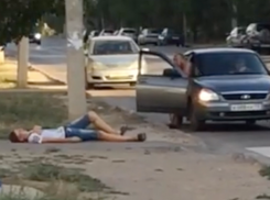 Подростки напугали автомобилистов Волжского неадекватным поведением