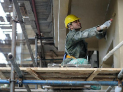 В Волжском проверят, как идут работы по капремонту