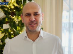 Ведущий-режиссер Илья Бирковский поздравил волжан с наступающим Новым годом