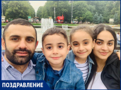 Коллеги поздравляют с Днем рождения Джея