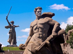 Волжане и волгоградцы проявляют патриотизм к своим родным городам и голосуют за Родину-мать