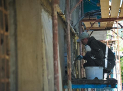 В Волжском капитальный ремонт жилого дома спровоцировал затопление