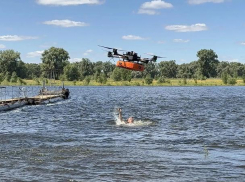 В Волжском показали, как спасают утопающих с помощью беспилотников