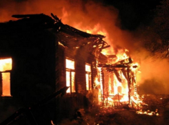 При пожаре под Волгоградом едва не сгорел 55-летний мужчина