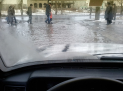 Волжане добираются вплавь на избирательные участки