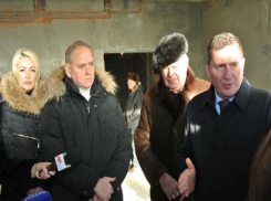 Андрей Бочаров нагрянул с проверкой в 28 микрорайон Волжского