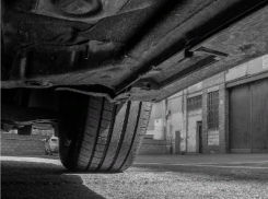 В Волжском автомобиль сбил женщину с 1,5-годовалым ребенком