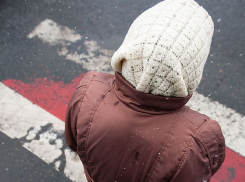 Волжанин на HYUNDAI переехал пенсионерку на обочине