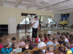 Полицейские Волжского рассказали школьникам, как побороть искушение нарушить закон