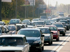 Центр Волгограда встал в полугодовую пробку