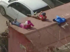 Сезон загара на крыше открыли подростки Волжского 