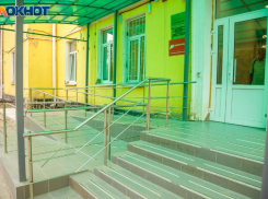 В Волжском девушка-инвалид лишена возможности выйти из дома