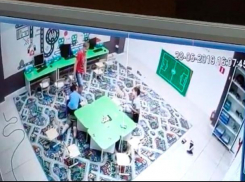 Дети жестоко издевались над ребенком в летнем лагере