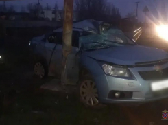 В Волжском пьяный водитель без прав врезался в стойку газовой трубы