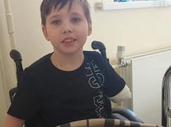 «Мне угробили ребенка»: мама мальчика, которому оторвало ноги и руку добивается справедливости