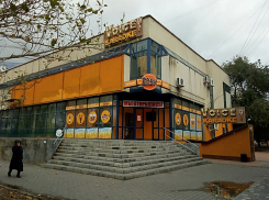 Девушки - постоянные клиентки, а вот Масленникова видели впервые, - сотрудники караоке в Волжском 