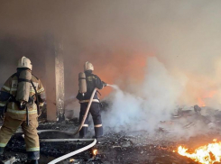 Сильный пожар в центре Волгограда: горел легкоатлетический манеж