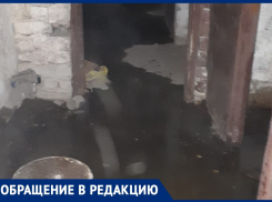«Забивают чопик и уезжают»: в Волжском затопило подвал