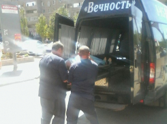 На рынке в Волжском скончался 56-летний мужчина