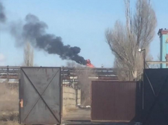 «Горит, конкретно», - волжанин наблюдал пожар в промзоне