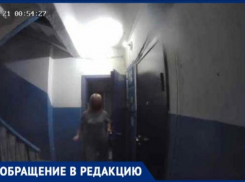 «Угрожает убийством 13-летней дочке, разбивает дверь и закидывает яйцами»: в Волжском соседка держит в страхе семью