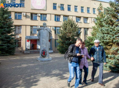 Молодых волжан ждут в военкомате