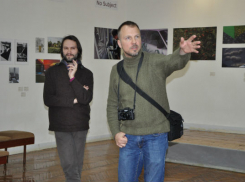 В Волжском открылась выставка уличной и документальной фотографии