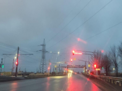 Новый светофор создает пробки в Волжском